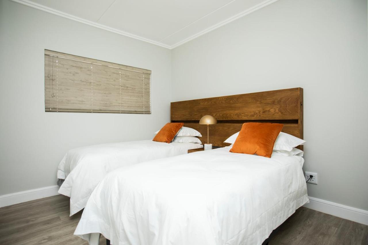 The Serengeti Lodge Kempton Park Exterior foto